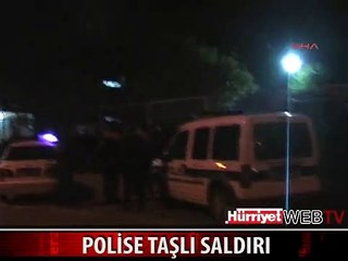 ESKİŞEHİR'DE ÖĞRENCİ YURDU ÖNÜNDE POLİSE TAŞLI SALDIRI