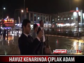 CADDE ORTASINDA ÇIPLAK ADAM