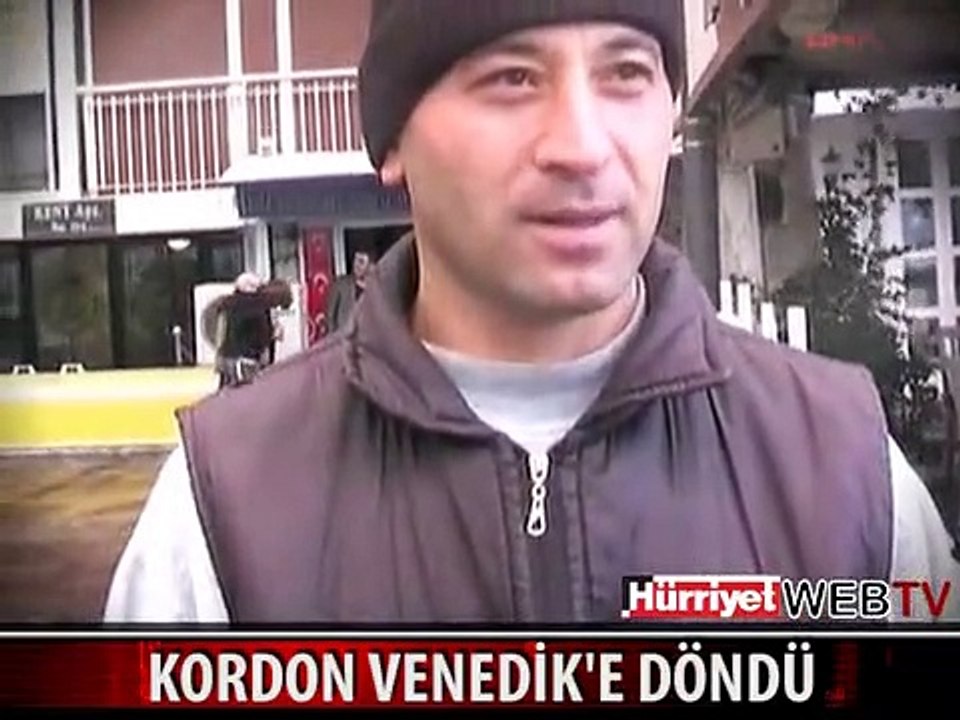 İZMİR' DE DENİZ TAŞTI, KORDON VENEDİK'E DÖNDÜ