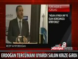 BAŞBAKAN TERCÜMANI UYARDI SALON KAHKAHAYA BOĞULDU