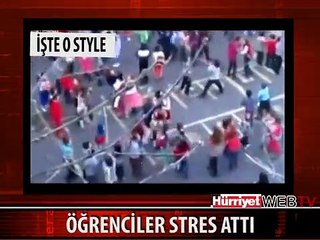 ÖĞRENCİLER GANGNAM STYLE İLE ÇILDIRDI