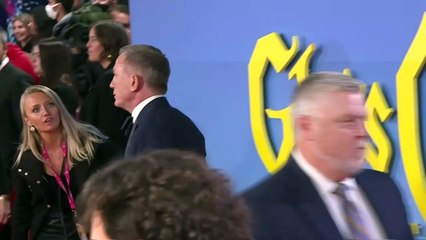 Daniel Craig and 'Glass Onion: A Knives Out Mystery' cast hit the red carpet
