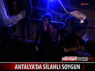 KASİYERİ KOLİ BANDIYLA BAGLADILAR 6 BİN TL'Yİ ALIP KAÇTILAR