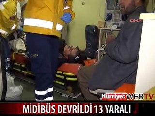 DÜĞÜNDEN DÖNENLERİ TAŞIYAN MİDİBÜS DEVRİLDİ