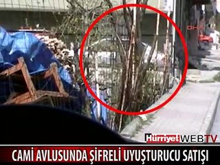 CAMİ AVLUSUNDA ŞİFRELİ UYUŞTURUCU SATIŞI