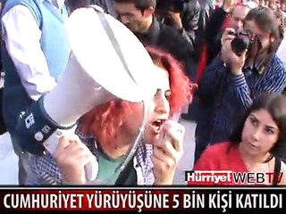 ÇORUM'DAKİ CUMHURİYET YÜRÜYÜŞÜNE 5 BİN KİŞİ KATILDI