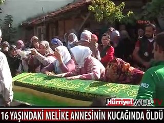 ANNESİNİN KUCAĞINDA ÖLDÜ