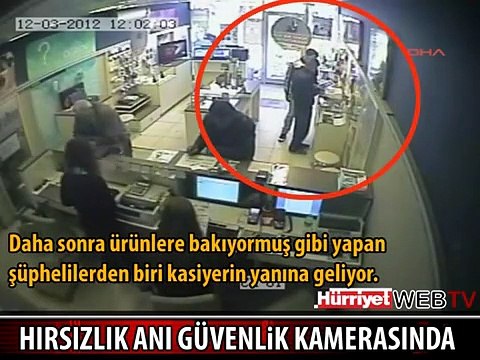 BİRİ KASİYERİ OYALADI, DİĞERİ ÇALDI