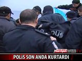 ELLERİNİ KELEPÇELEYİP DENİZE ATLADI