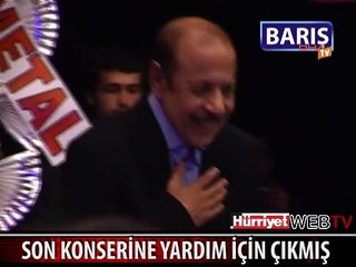 BÜYÜK USTA SON KONSERİNE MESLEKTAŞINA YARDIM İÇİN ÇIKMIŞ