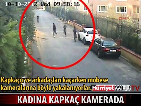 YOLDA YÜRÜYEN KADINA KAPKAÇ ANI KAMERADA