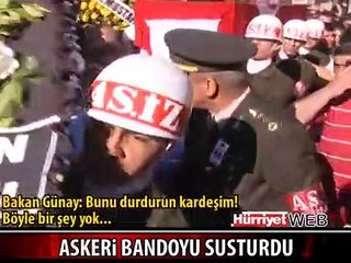 BAKAN GÜNAY ŞEHİT CENAZESİNE EŞLİK EDEN ASKERİ BANDOYU SUSTURDU