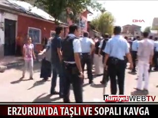 ERZURUM'DA TAŞLI SOPALI KAVGA