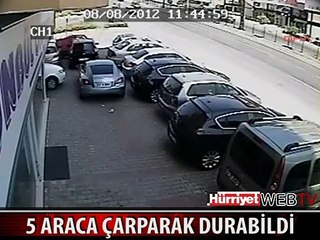 Download Video: KONTROLDEN ÇIKAN OTOMOBİL 5 ARACA ÇARPARAK DURABİLDİ