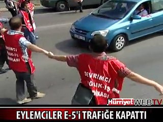 EYLEMCİLER E-5'İ TRAFİĞE KAPATTI