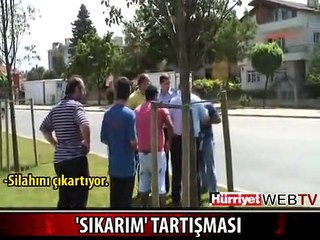 POLİSLE GENÇLER ARASINDA 'SIKARIM' TARTIŞMASI