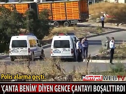 POLİS 'ÇANTA BENİM' DİYEN GENCE ÇANTAYI BÖYLE BOŞALTTIRDI