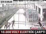 İSKELEYİ TAŞIRKEN 10 BİN VOLT ELEKTRİĞE TUTULDULAR