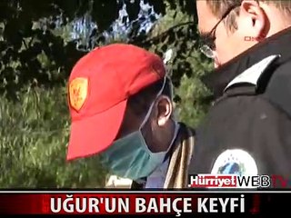 UĞUR ACAR BAHÇEDE YÜRÜYÜŞ YAPTI