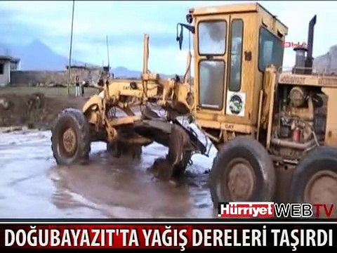 DOĞUBAYAZIT'TA YAĞIŞ DERELERİ TAŞIRDI SELE NEDEN OLDU