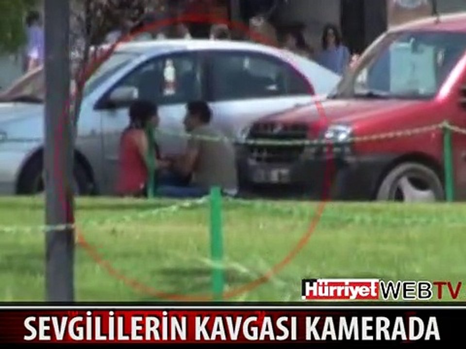 İKİ SEVGİLİ SOKAK ORTASINDA BÖYLE KAVGA ETTİ