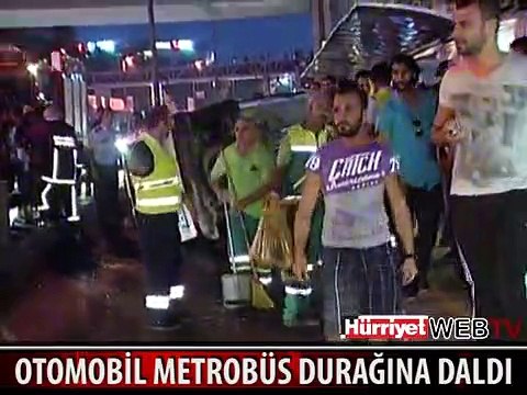 OTOMOBİL METROBÜS DURAĞINA DALDI