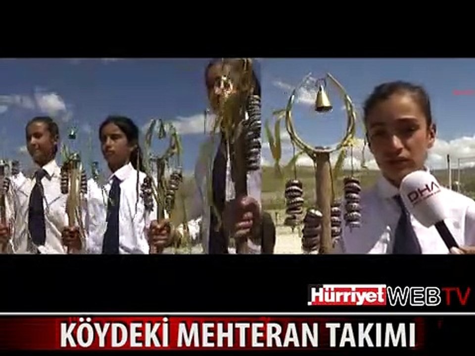 ATIK MALZEMELERDEN MÜZİK ALETLERİ YAPTILAR