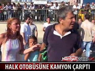 HARFİYAT KAMYONU HALK OTOBÜSÜNE ÇARPTI