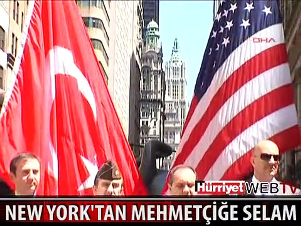 TÜRK BAYRAĞI NEW YORK'TA GÖNDERE ÇEKİLDİ