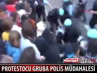 NATO ZİRVESİ'Nİ PROTESTO EDEN GRUBA POLİS MÜDAHALE ETTİ