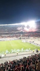 En el medio del partido, la hinchada de River sorprendió con una canción, a modo de pedido, para el DT más exitoso que la larga historia del club