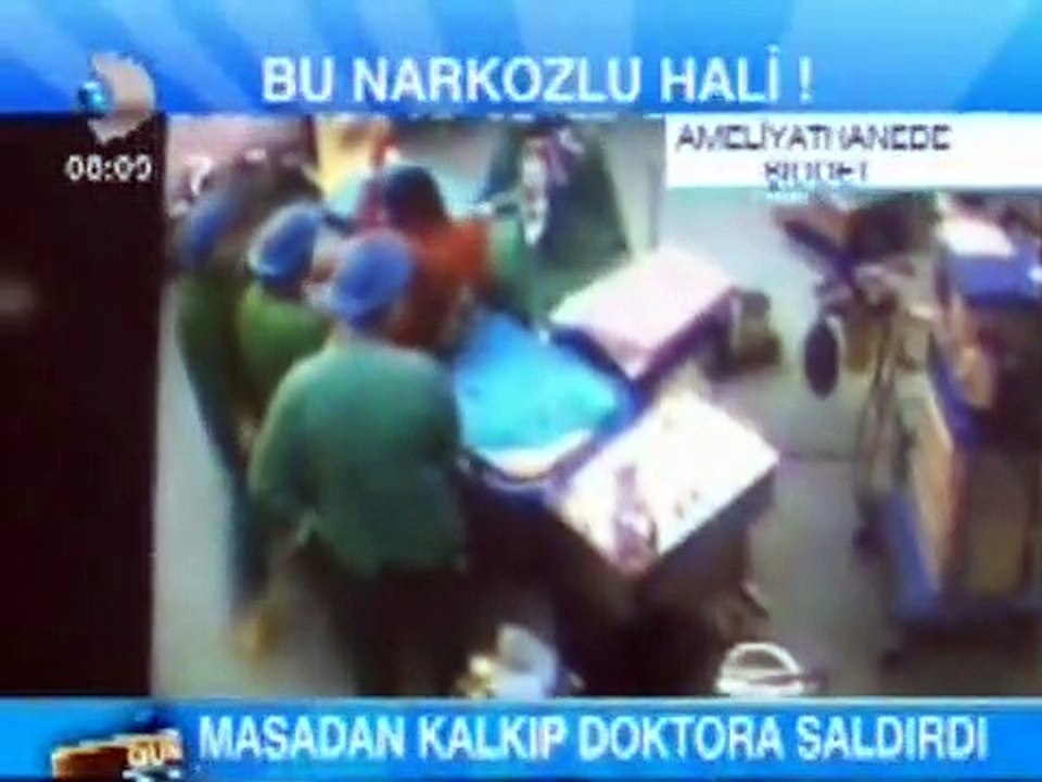 AMELİYAT MASASINDA DOKTORA DAYAK KAMERADA