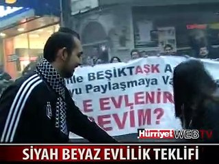SİYAH BEYAZ EVLİLİK TEKLİFİ