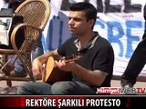 ÜNİVERSİTELİLER REKTÖRÜ BÖYLE PROTESTO ETTİ