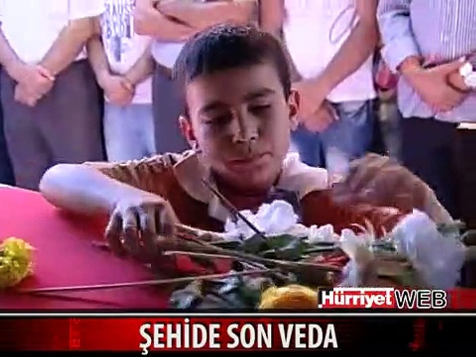 ŞEHİT ER SON YOLCULUĞUNA GÖZ YAŞLARIYLA UĞURLANDI