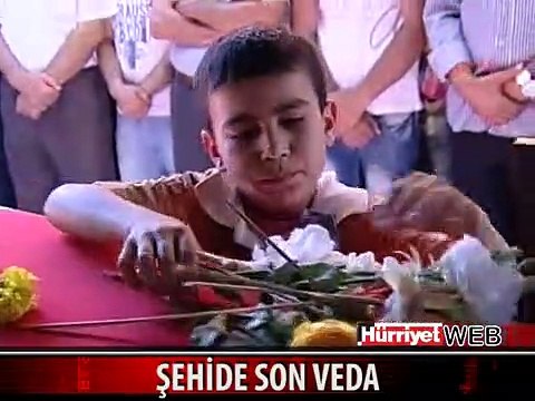 ŞEHİT ER SON YOLCULUĞUNA GÖZ YAŞLARIYLA UĞURLANDI