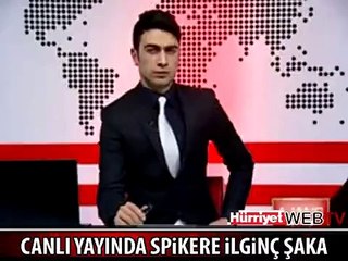 CANLI YAYINDA SPİKERE İLGİNÇ ŞAKA