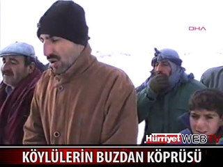 KÖYLÜLER BUZ TUTAN NEHRİ KÖPRÜ OLARAK KULLANIYOR