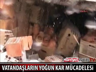 VATANDAŞLARIN KARLA BÜYÜK MÜCADELESİ