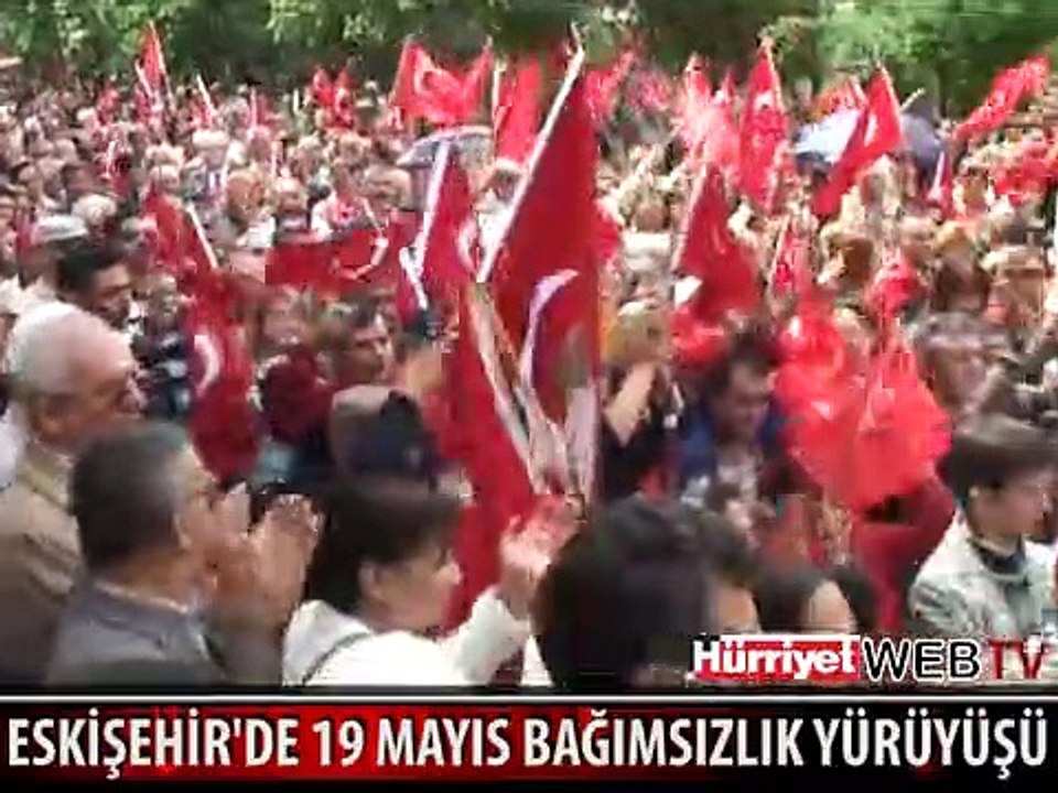 ESKİŞEHİR'DEKİ 19 MAYIS BAĞIMSIZLIK YÜRÜYÜŞÜ'NE 3 BİN KİŞİ KATILDI