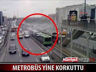 METROBÜSTE KORKUTAN YANGIN