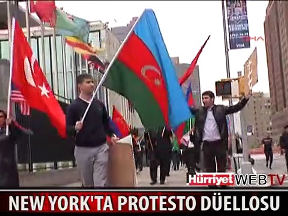 NEW YORK'TA ERMENİ VE AZERİLERİN PROTESTO DÜELLOSU