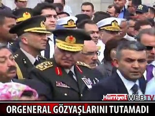İŞTE ORGENERAL ÖZEL'İN AĞLADIĞI AN