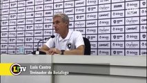 Luís Castro dizendo que a maior tristeza dele no Botafogo são os resultados dentro de casa