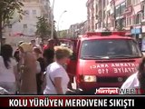 4 YAŞINDAKİ ÇOCUĞUN KOLU YÜRÜYEN MERDİVENE SIKIŞTI