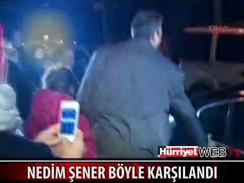 NEDİM ŞENER EVİNDE ALKIŞLARLA KARŞILANDI