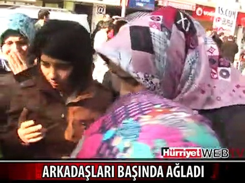 LİSELİ ÖĞRENCİ KAZA YAPTI ARKADAŞLARI BAŞINDA AĞLADI