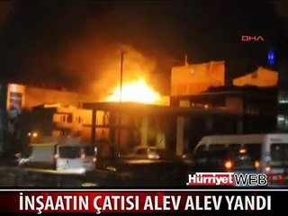 BİNANIN ÇATISI ALEV ALEV BÖYLE YANDI