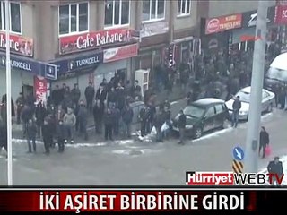 BİRBİRLERİNE TAŞ, SOPA VE BIÇAKLARLA SALDIRDILAR