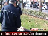 TÜFEKLE BANKTA OTURAN KİŞİ PANİK YARATTI